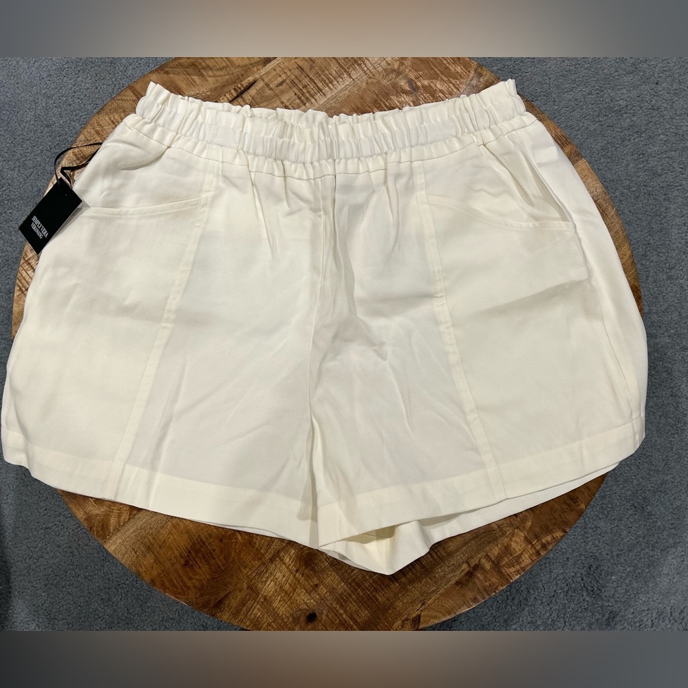Simply Vera Vera Wang Cream High Waist Shorts